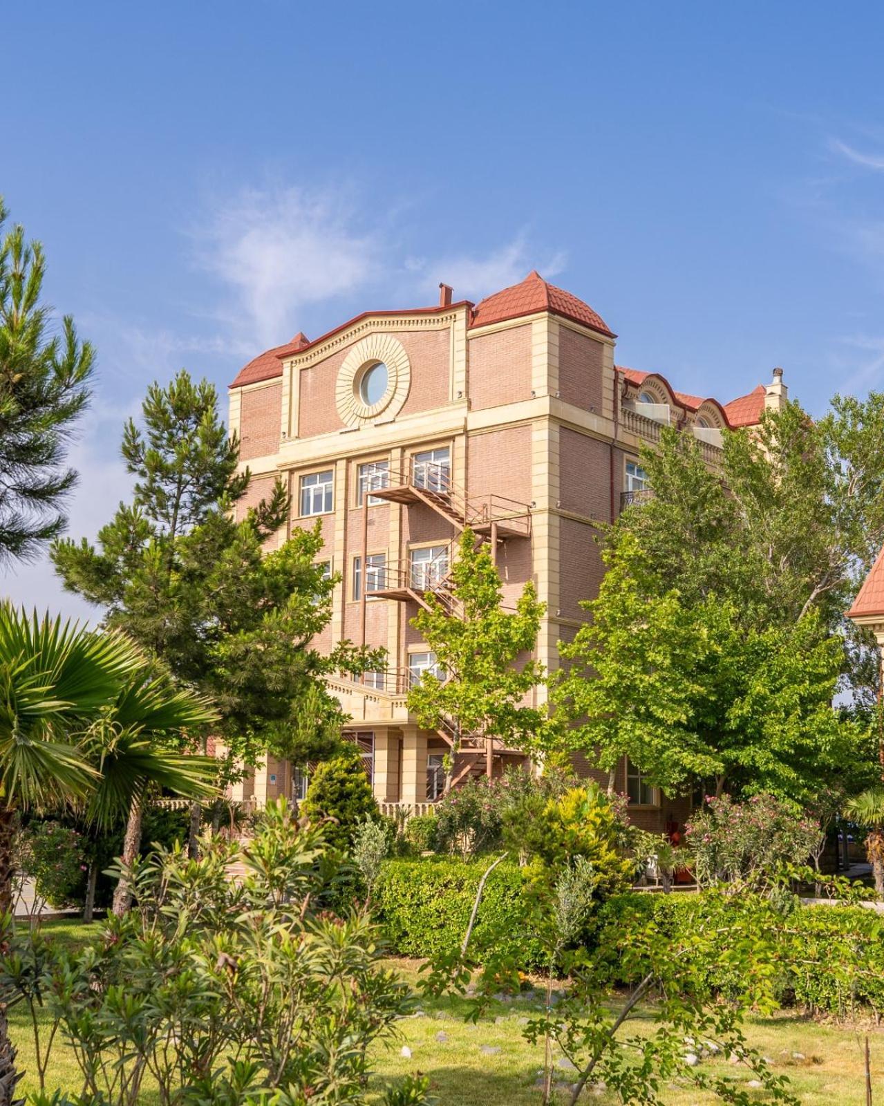 Green City Resort Hotel Баку Екстериор снимка