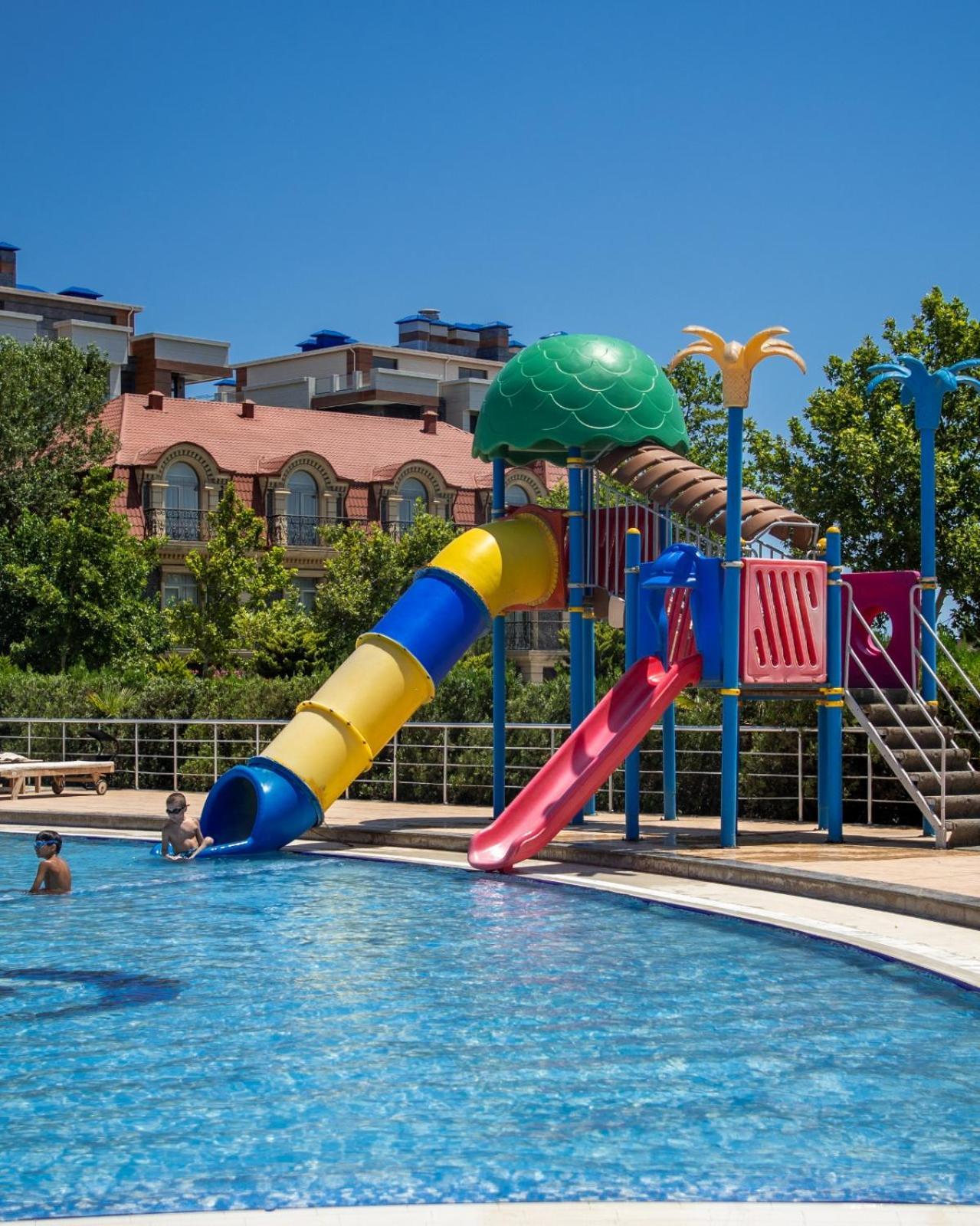 Green City Resort Hotel Баку Екстериор снимка