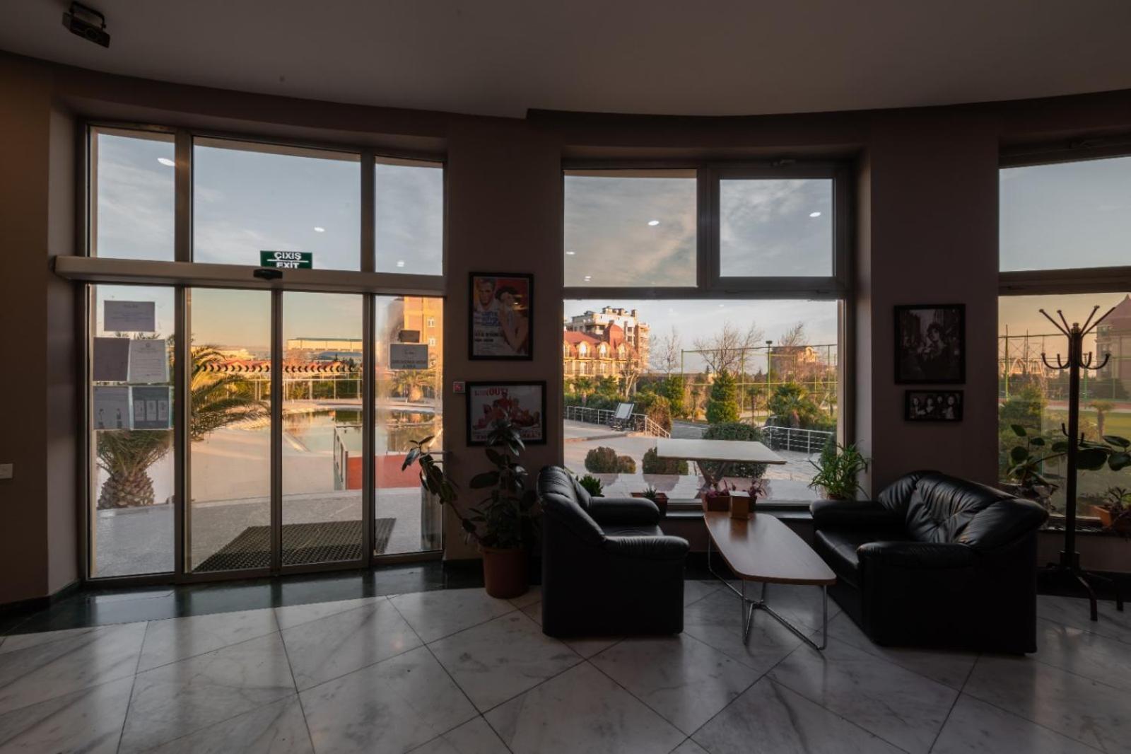 Green City Resort Hotel Баку Екстериор снимка