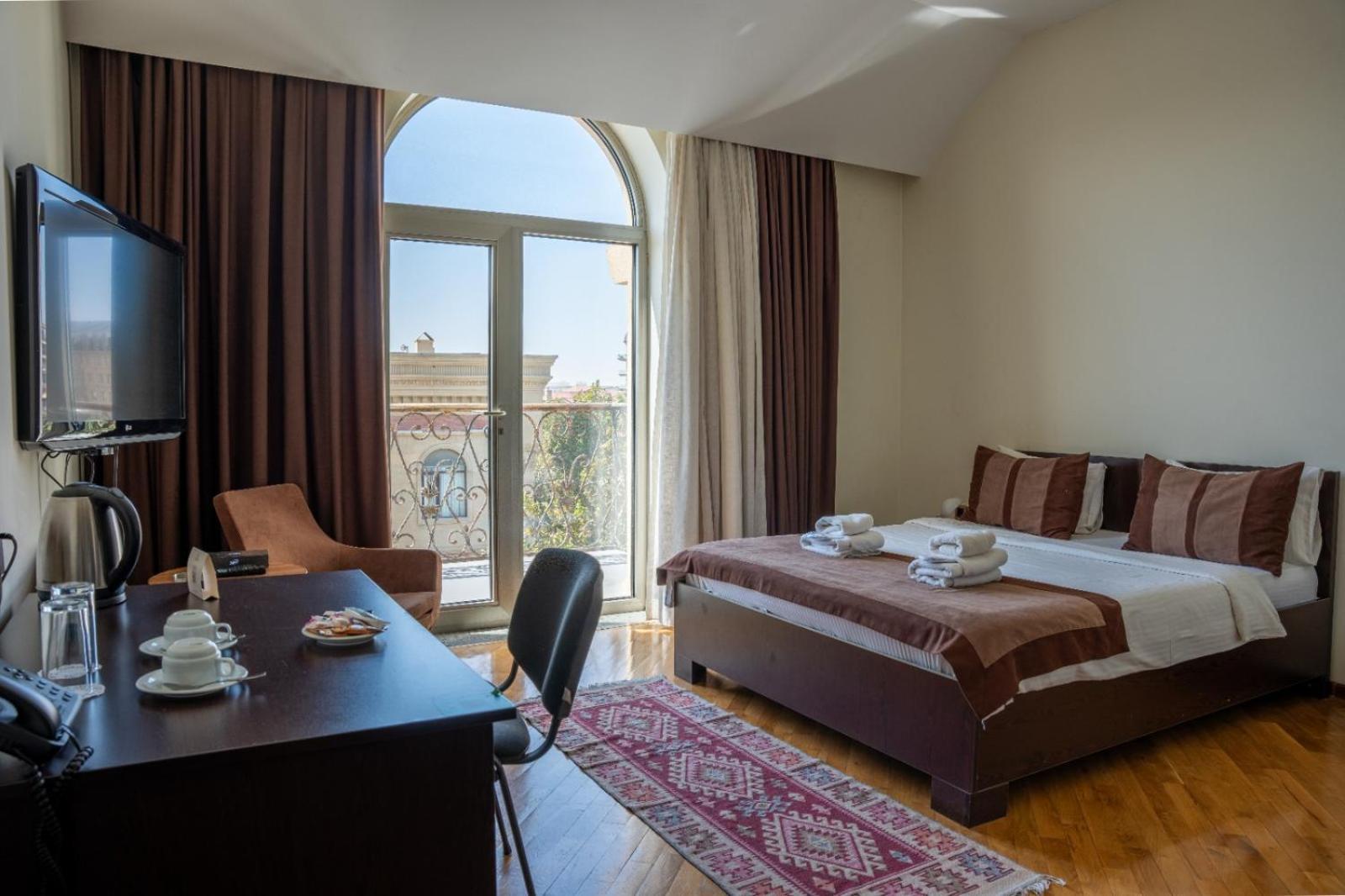 Green City Resort Hotel Баку Екстериор снимка