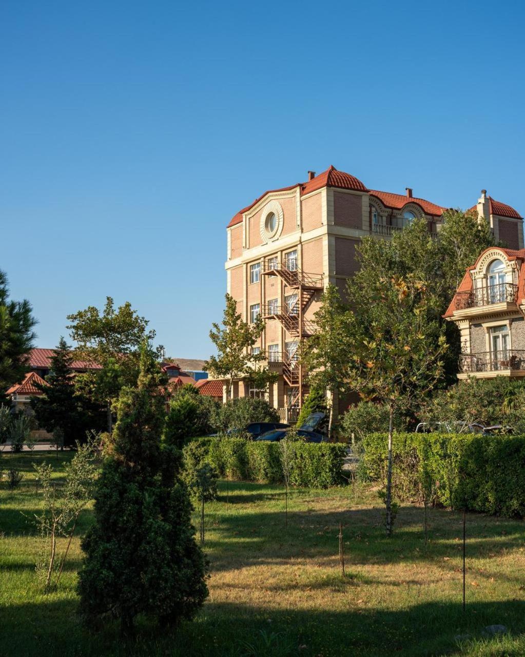 Green City Resort Hotel Баку Екстериор снимка